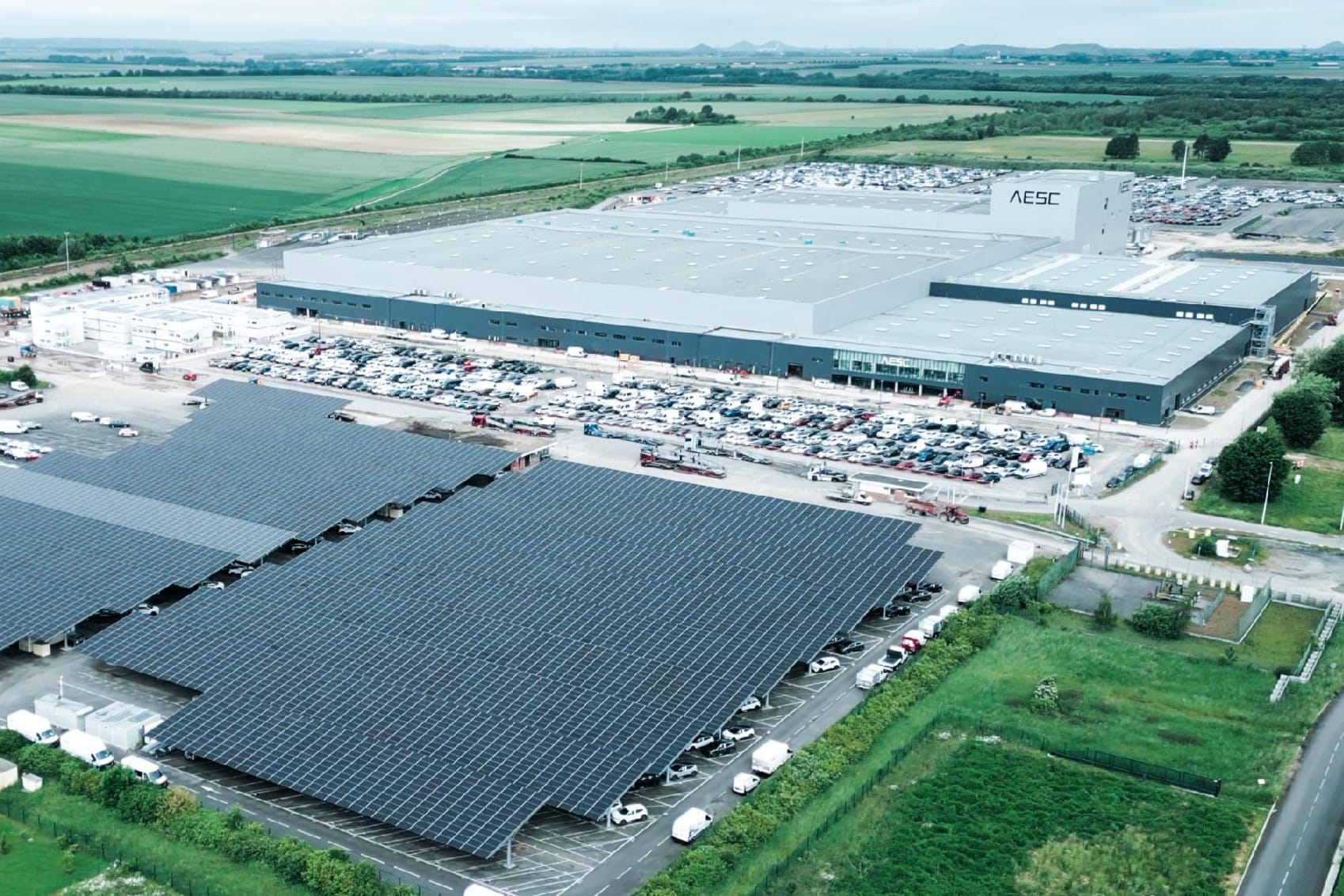 Ligne de production de cellules de batteries lithium-ion dans une gigafactory AESC